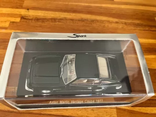 Spark Aston Martin Vantage Coupe 1977 1:43 S0578
