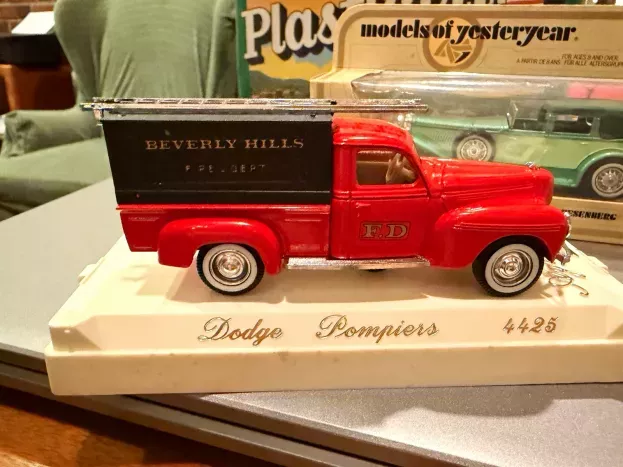 Solido Dodge Truck Van With Scale Fire Engine Fire Dept Beverly Hills 1940 Vigile Del Fuoco 1:43 4425