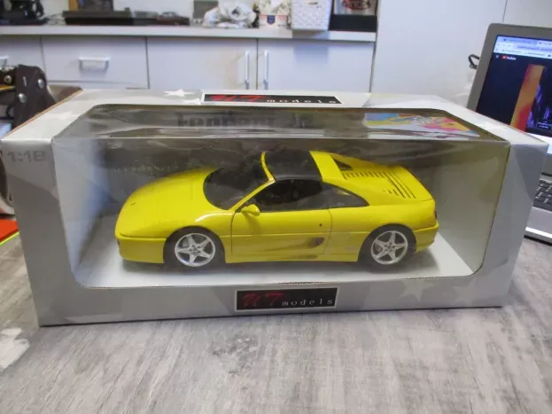 UT Models Ferrari F355 Gts 1994 1:18 22112
