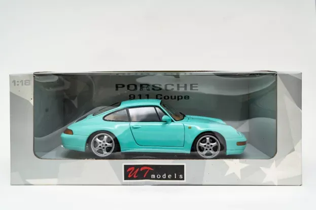 UT Models Porsche 911 993 Coupe 1997 1:18 27801
