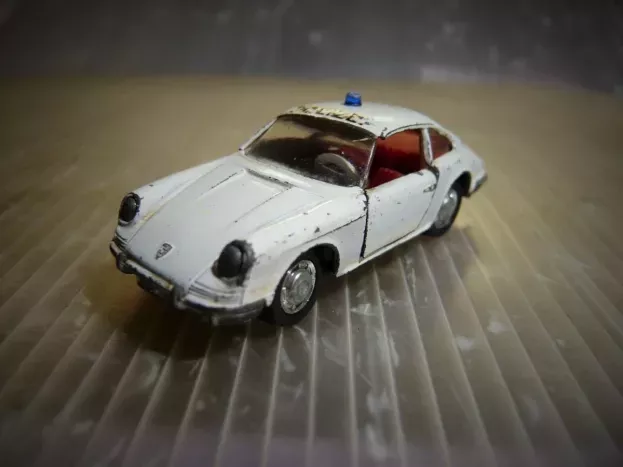 Schuco Porsche 911s 1:66 813