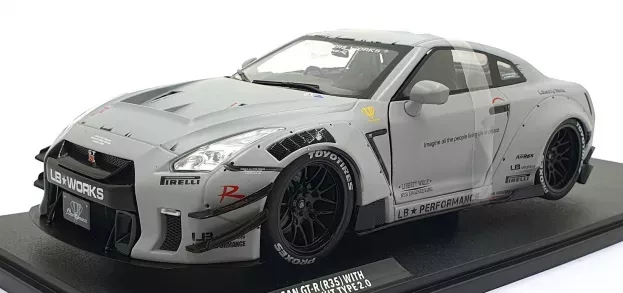 Solido Nissan Gt-r r35 Type 2 Liberty Walk Lb Works Coupe With American Diorama Figure 2018 1:18 1805821