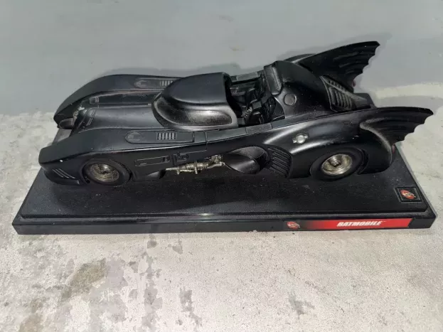 Hot Wheels Batman Batmobile 1989 1:18 B6046