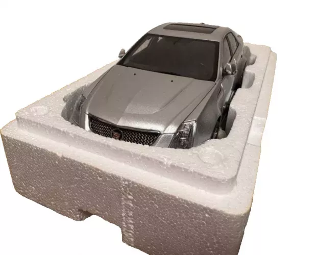 Kyosho Cadillac Cts-v 4-door 2009 1:18 G002S