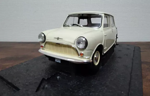 Kyosho Morris Mini Minor 1964 1:18 08964W