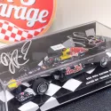 MINICHAMPS 1/43 Red Bull Renault RB7 Japan GP 2011 Vettel 410110301 sign