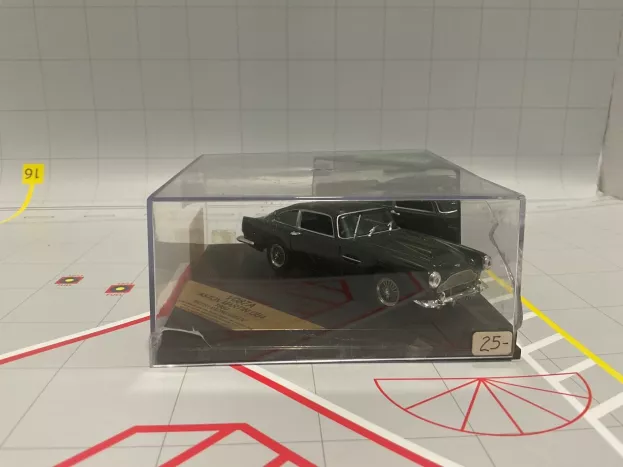 Vitesse Aston Martin Db4 1960 1:43 V087C