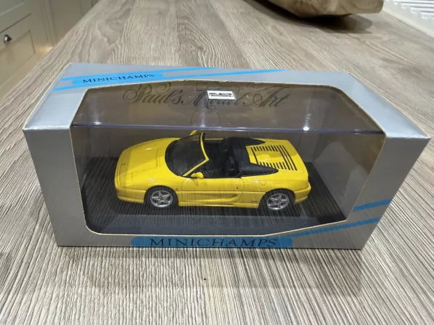 Minichamps Ferrari F355 Spider 1994 1:43 074031