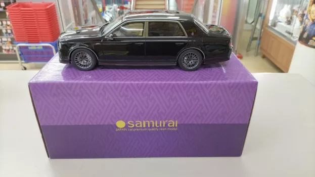 Kyosho Toyota Century Grmn 2017 1:18 KSR18046BK