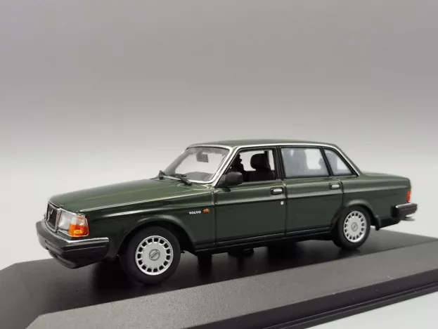 Minichamps Volvo 240gl 1986 1:43 940171404