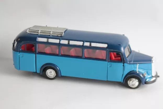 NZG Mercedes Omnibus O-3500 1:43 218