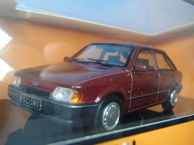 IXO Models Ford Escort Mkiv 1988 1:43 CLC381N