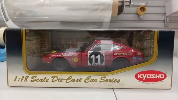 Kyosho Nissan Datsun 240z Rhd N 11 Winner Rally Safari 1971 E.herrmann H.schuller 1:18 08215A