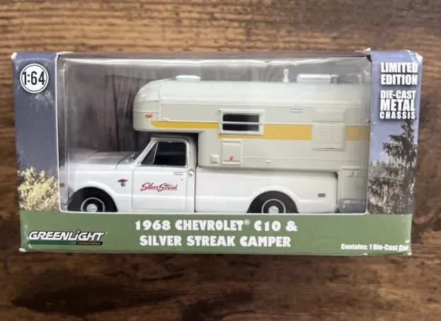 Greenlight Chevrolet C-10 Silver Streak Camper 1968 1:64 29865