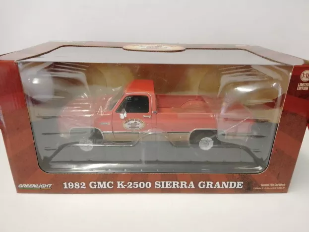 Greenlight Gmc K-2500 Sierra Grande Pick-up 1982 The Busted Knuckle 1:18 13612