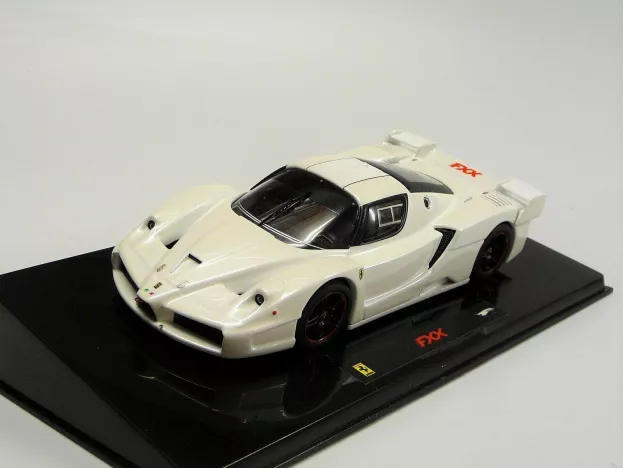 Hot Wheels Ferrari Fxx 2005 1:43 N5610