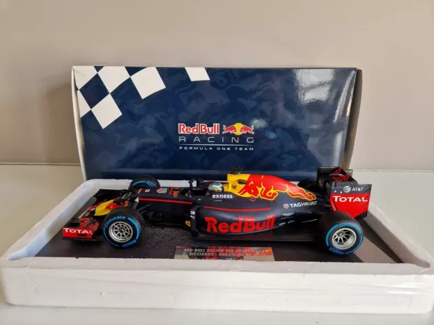 Minichamps Red Bull F1 Rb12 Tag Heuer N 3 Brazilian Gp 2016 D.ricciardo 1:18 117161203