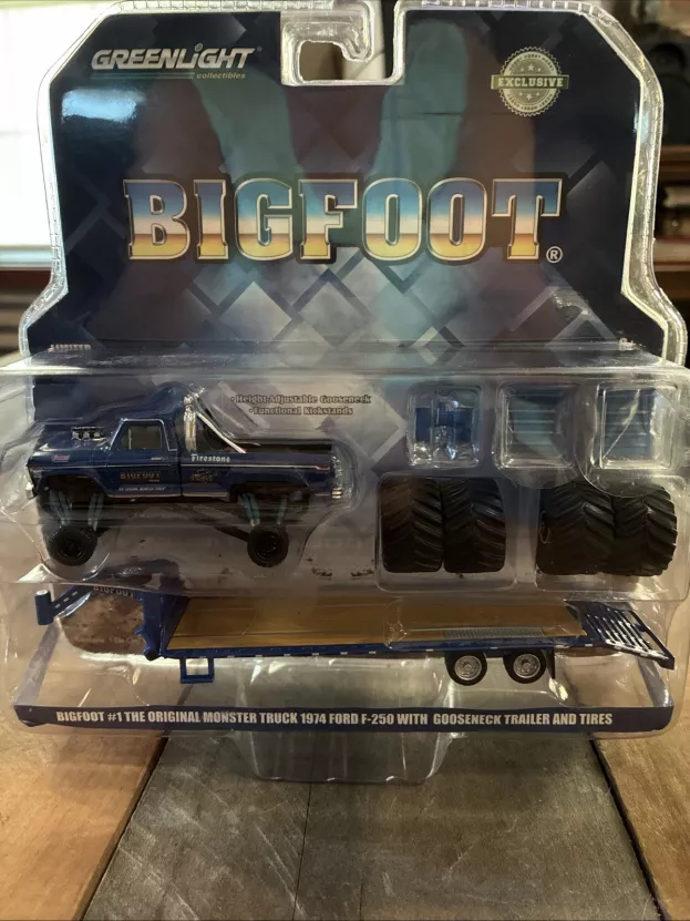 Greenlight Ford F-250 Pick-up Bigfoot Monster Truck 1974 With Trailer 1:64 30054
