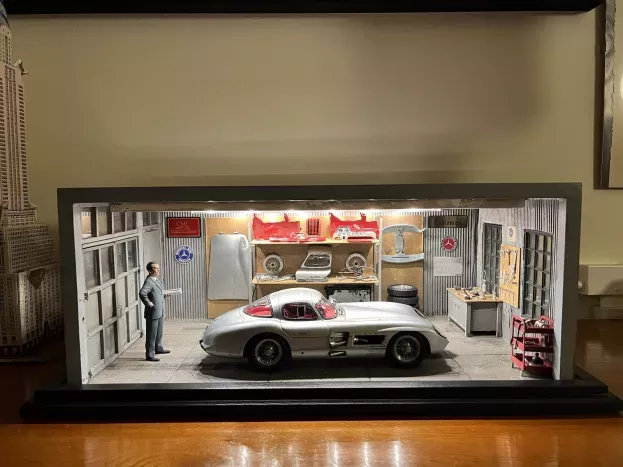 CMC Diorama Rudolf Uhlenhaut Mercedes-Benz 300 SLR 1:18 A-026