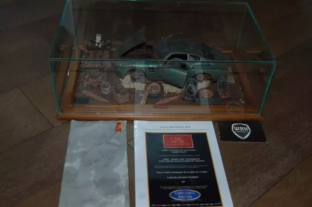 CMC Aston Martin DB4 GT Zagato Diorama Barn Find Special Edition Christmas 2018 8th Collectors Edition 1:18 M-132BF