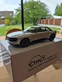 Ottomobile  - Peugeot E Legend - 1/18 - OT323  avec boite vitrine plexi .