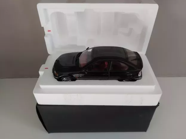 Kyosho BMW 325Ti Compact E46 Black Sapphire dealer edition 1:18 80430024440