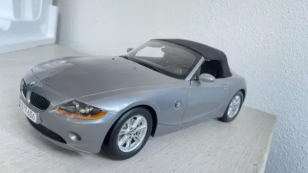 Kyosho BMW Z4 E85 2002 Sterling Grey with Workable Soft Top 1:12 80430144061