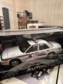 1/18 72706 FORD CROWN VICTORIA POLICE CAR ROYAL CANADIAN POLICE OF CANADA