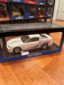 1/18 AUTOART 72921 FORD MUSTANG COBRA JET 2009 (WHITE W/LIVERY)