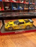 1/18 AUTOART 80407 CHEVROLET CORVETTE C5R 24 STUNDEN L.M. GTS KLASSE 2004 #64 J.MAGNU