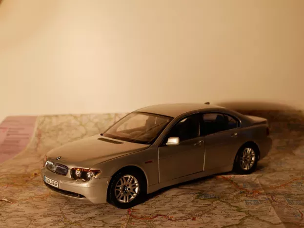 Kyosho BMW 7 Series E65 Silver dealer edition 1:18 80430027858