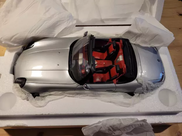 Kyosho BMW Z8 Roadster E52 1999 Silver with Workable Soft Top dealer edition 1:12 80430020877