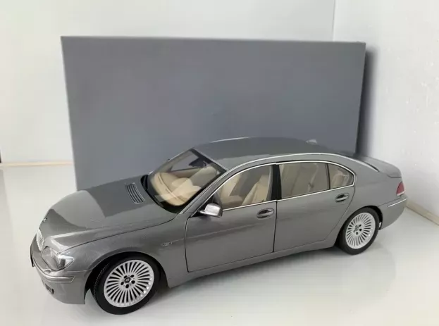 Kyosho BMW 7-Series E66 Sterling Grey dealer edition 1:18 80430403516