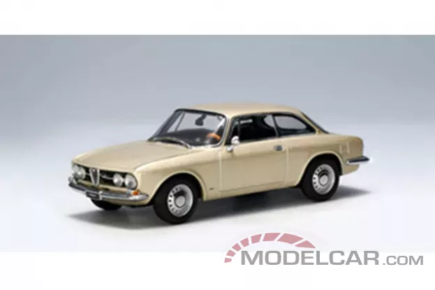 AUTOart Alfa Romeo 1750 GTV LHD Light Gold 1:43 50104