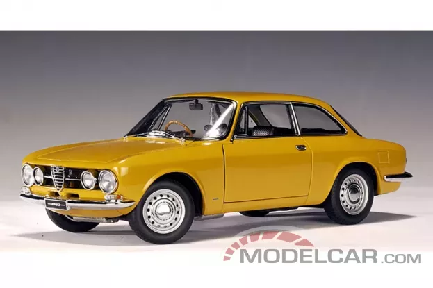 AUTOart Alfa Romeo 1750 GTV RHD 1967 Giallo Ocra 1:18 70108