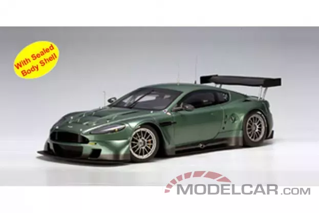 AUTOart Aston Martin DBR9 2005 24 HRS Le Mans Plain Body Version Green 1:18 80503