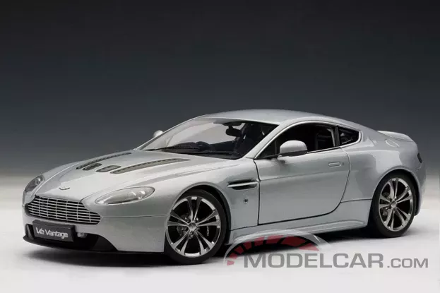 AUTOart Aston Martin V12 2010 Vantage Silver 1:18 70206