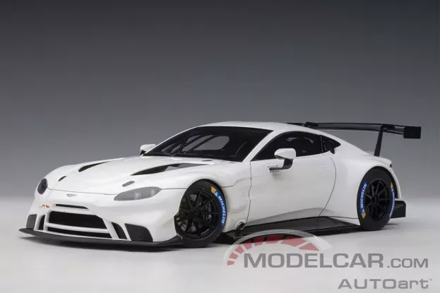 AUTOart Aston Martin Vantage GTE AM6 Plain Body Version White 1:18 81806