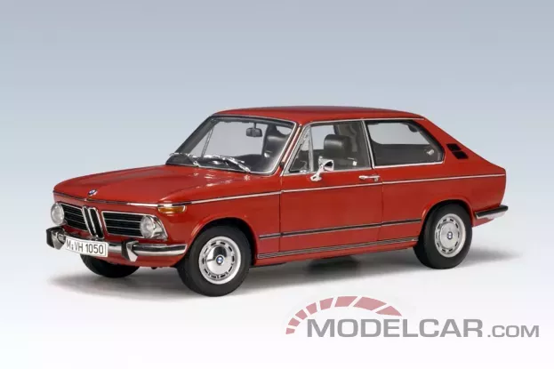 AUTOart BMW 2000 Touring Granadared 1:18 70683