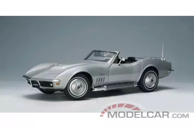 AUTOart Chevrolet Corvette C3 Convertible 1969 Cortez Silver 1:18 71162