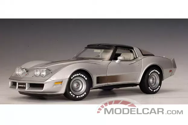 AUTOart Chevrolet Corvette C3 Coupe Collector Edition 1982 Silver 1:18 71201