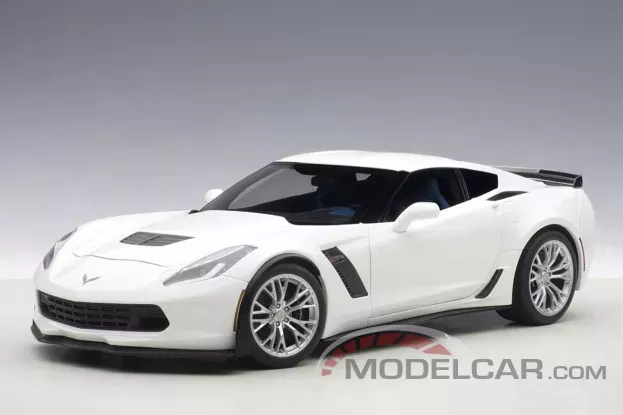 AUTOart Chevrolet Corvette C7 Z06 Artic White 1:18 71261