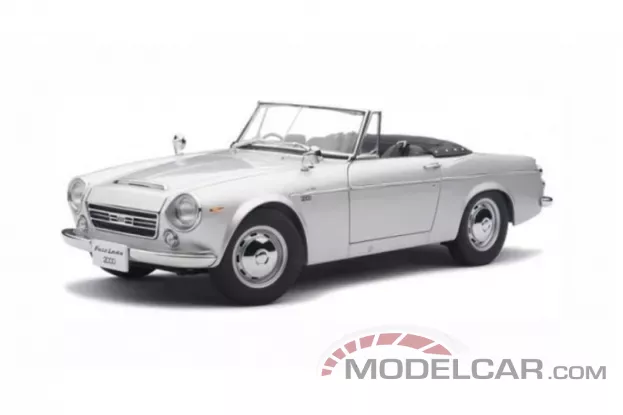 AUTOart Datsun Fairlady 2000 SR311 Silver 1:18 77432