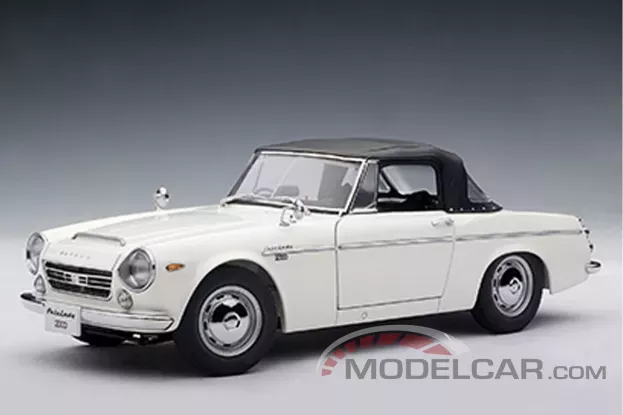 AUTOart Datsun Fairlady 2000 SR311 White 1:18 77433
