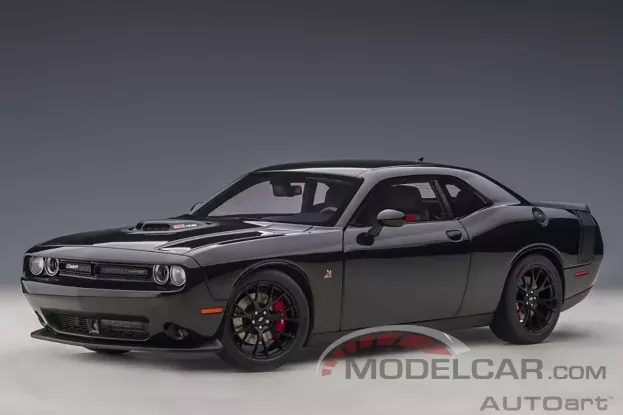AUTOart Dodge Challenger 392 HEMI Scat Pack Shaker 2018 Pitch Black 1:18 71743
