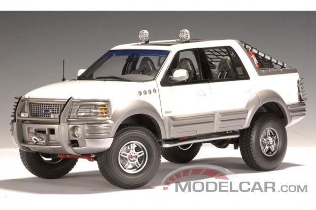 Autoart Ford Expedition Himalaya White