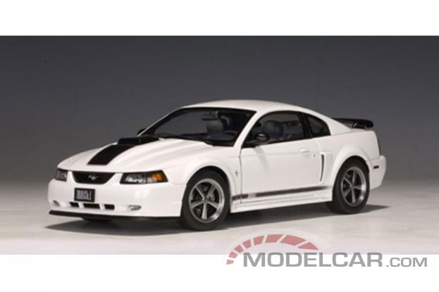 AUTOart Ford Mustang 4 Mach I 2003 Oxford White 73003