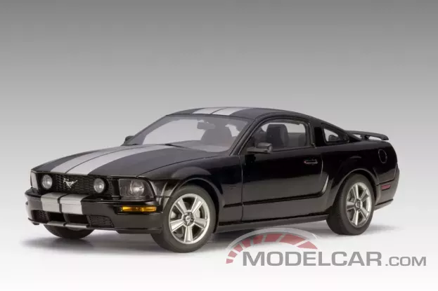 AUTOart Ford Mustang 5 GT Production Version 2005 Black with Silver Stripes 1:18 73015