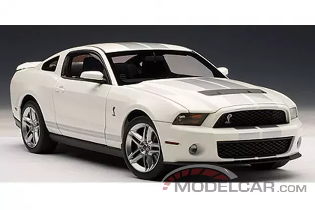 AUTOart Ford Mustang 5 GT500 2010 Performance White with Silver Stripes 1:18 72917