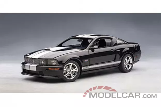 AUTOart Ford Mustang 5 Shelby GT 2007 Black with Silver Stripes 1:18 73118